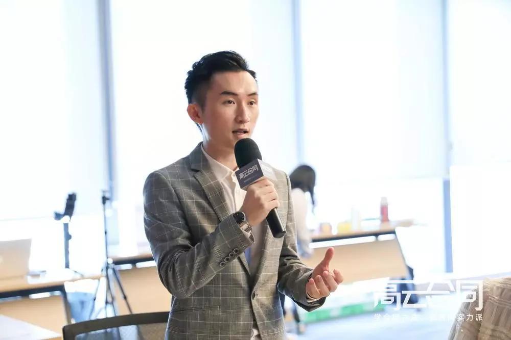 看美剧,打扑克,演小品!别笑,我们是来谈判的!