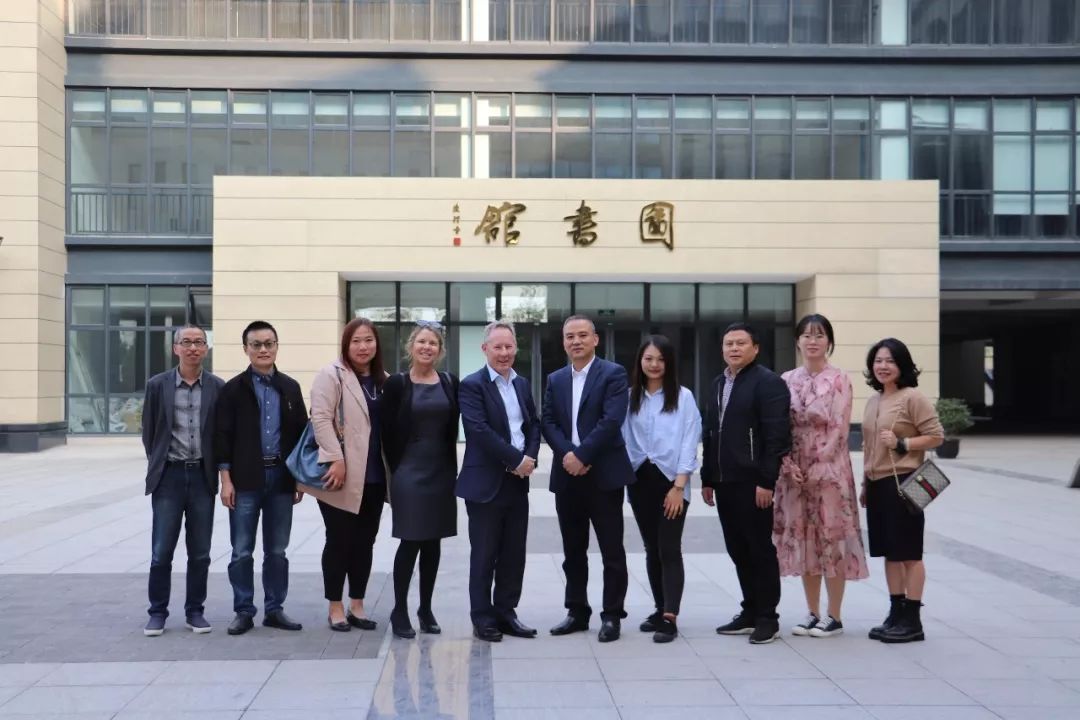 10月25日,晴空万里,五常中学迎来了澳大利亚艾曼纽圣公会学院教育代表