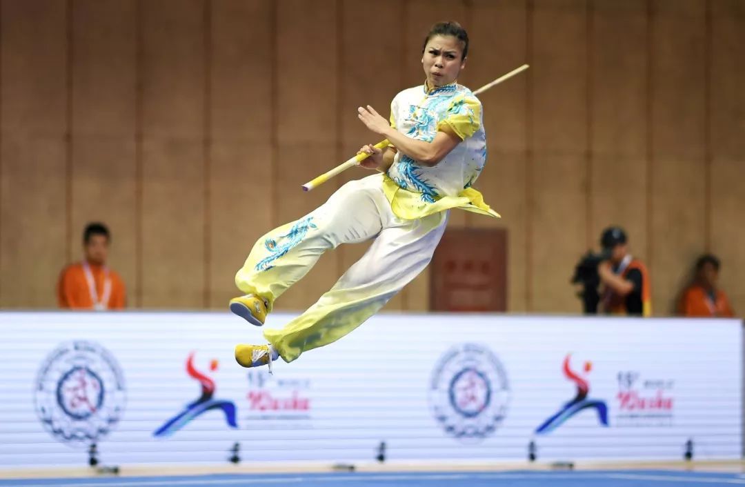 phuong giang hoang在女子棍术的比赛中,中国香港选手刘徐徐以9