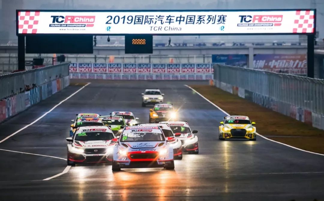 2019赛季tcr china年度收官战于株洲国际赛车场迎来了首个竞赛日较量