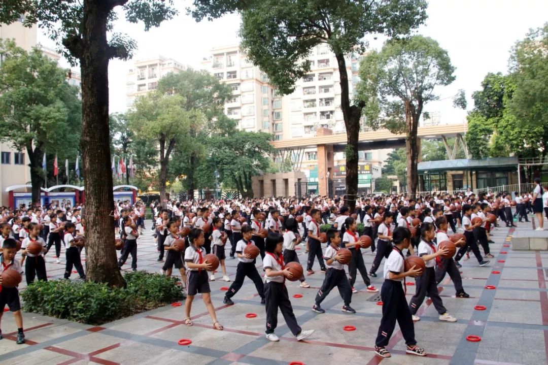 镇德育专干冼伟勋一行莅临中山市丽景学校开展民办中小学德育工作督导