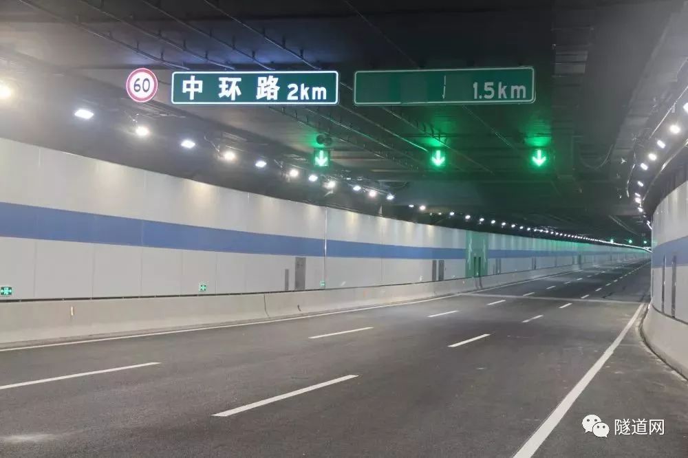 新闻聚焦 上海北翟路地下通道正式通车_隧道