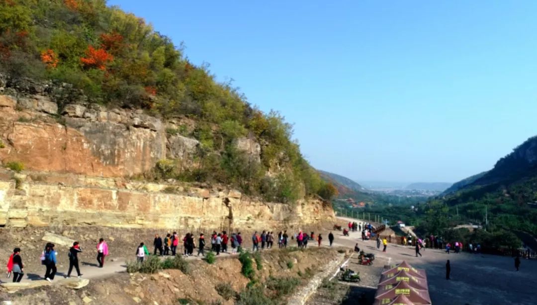 山脚下人群参观人群就餐人群登山人群佛照山·等你来