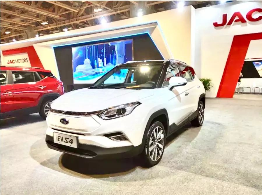 针对家用需求的客户,江淮汽车带来了旗下新能源乘用车的最新车型,具有