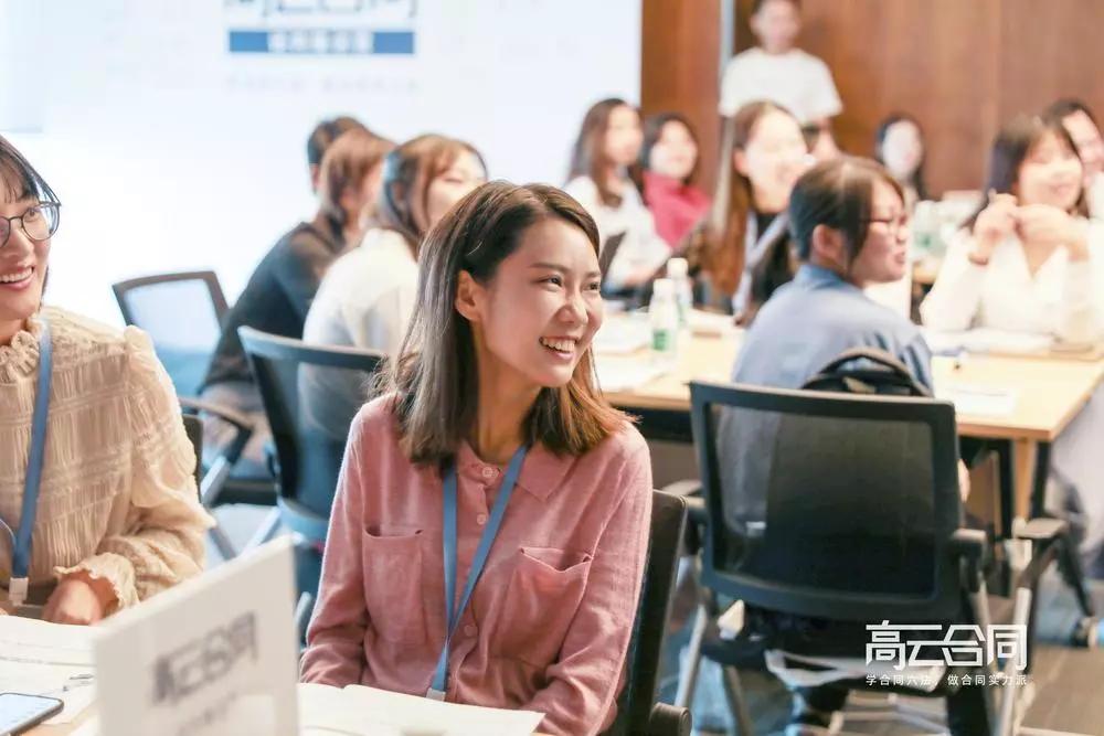 看美剧,打扑克,演小品!别笑,我们是来谈判的!