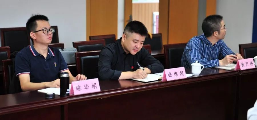 力行|市教育局副局长张维凯一行莅临我校调研明眸皓齿