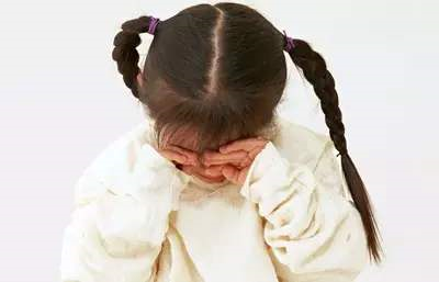 小朋友上幼儿园哭了一个月 1c494b7fe43e4600bc46af940d133d4c.png