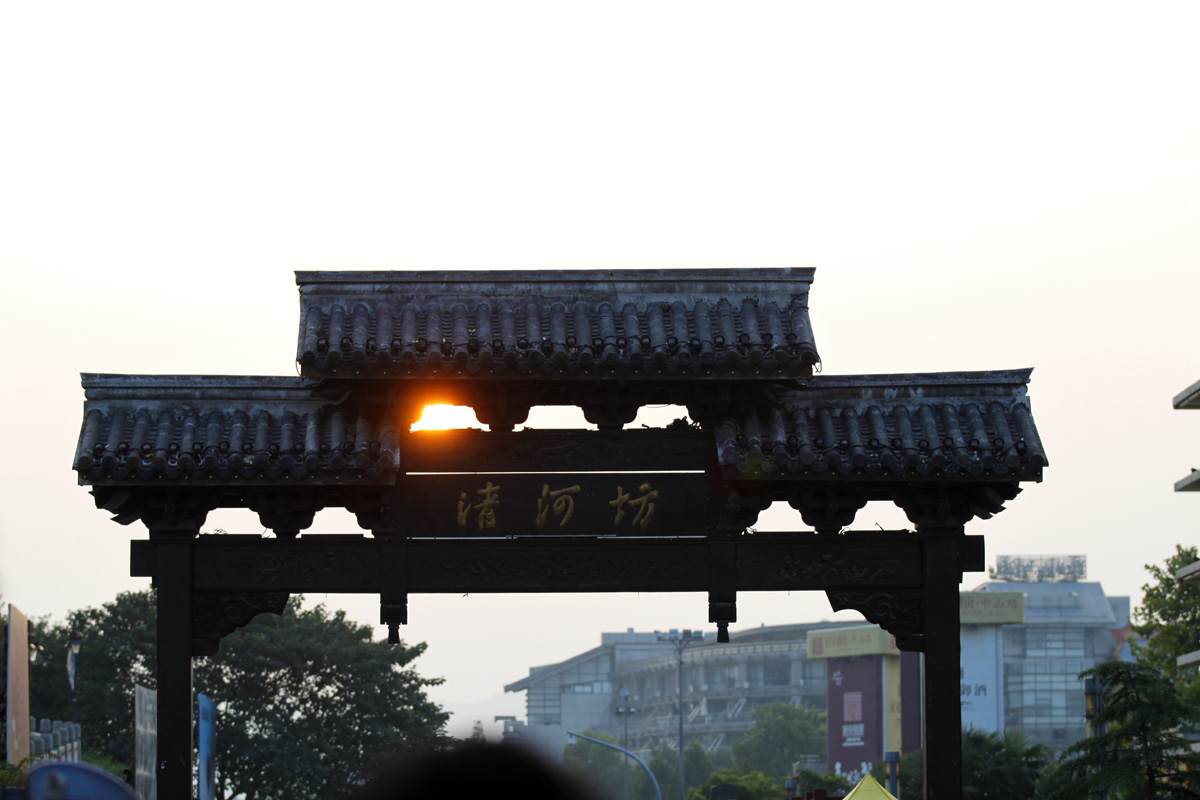 看杭州西湖全景，不用買45元門票去雷峰塔，也用爬懸崖峭壁寶石山 旅遊 第4張