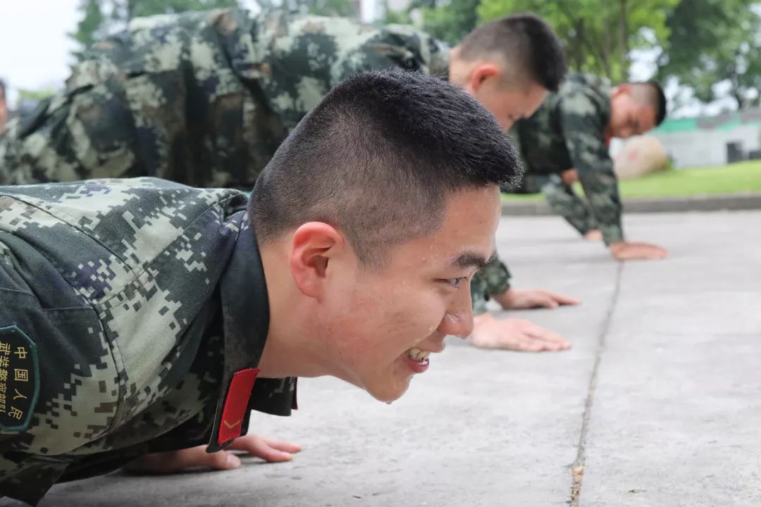 有第一就争被硬核武警哥哥圈粉了