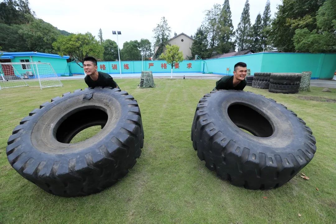 有第一就争被硬核武警哥哥圈粉了