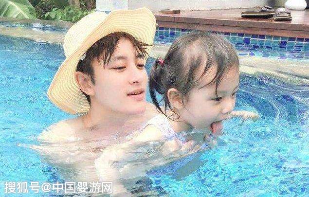 「中国婴游网」原创宝宝坚持婴儿游泳真的很加分！