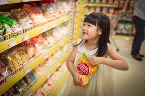 「蓝象宝贝育儿」秋冬，为了孩子脾胃好，少积食，管住孩子的嘴，让娃少碰3种零食
