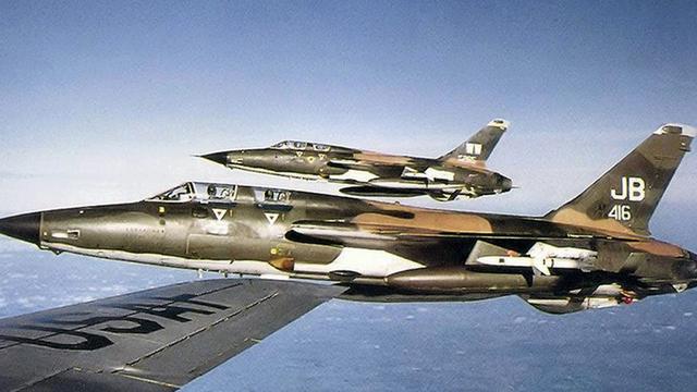 在越南被揍惨了的f-105战斗机