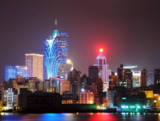 粤港澳大区经济总量第一城_闽粤第一城(2)