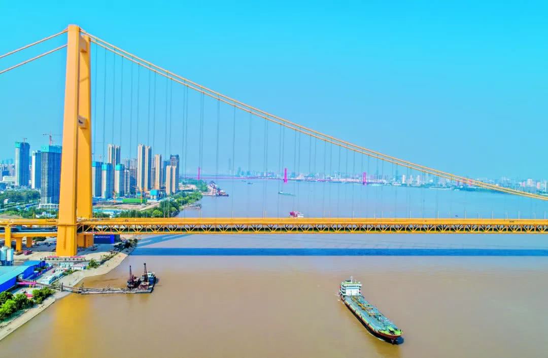 武汉第十座长江大桥,杨泗港大桥通车半月有余,骑行车队络绎不绝