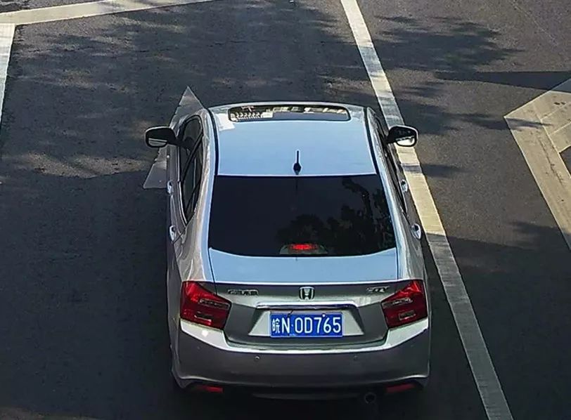 地点: 梅山路国防科技学院门前 车牌:皖ns9883 地点:梅山路国防科技