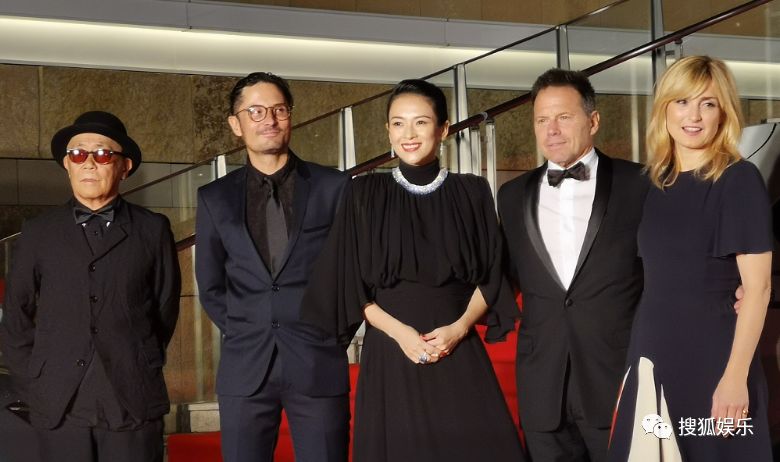 娱乐日报|章子怡承认怀二胎;李连杰女儿参加名媛舞会