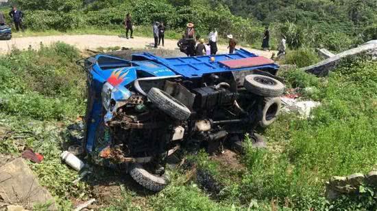 “温岭农用车侧翻致12死11伤”案宣判，司机获刑5年半