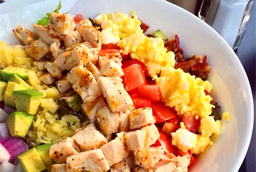 金毛后腿外伤能遛弯吗，金毛狗腿受伤能出门吗