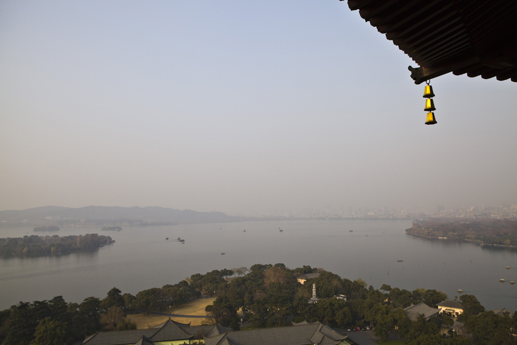 看杭州西湖全景，不用買45元門票去雷峰塔，也用爬懸崖峭壁寶石山 旅遊 第5張