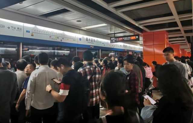 广州地铁二号线试行短线嘉禾望岗-江泰路乘客：等一趟就能上车