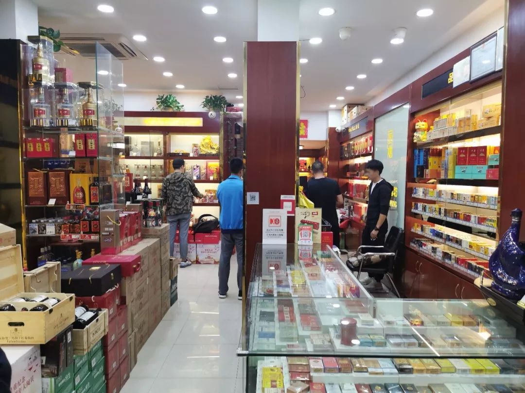 制售假酒太黑心！成本二三十块 售价超千元