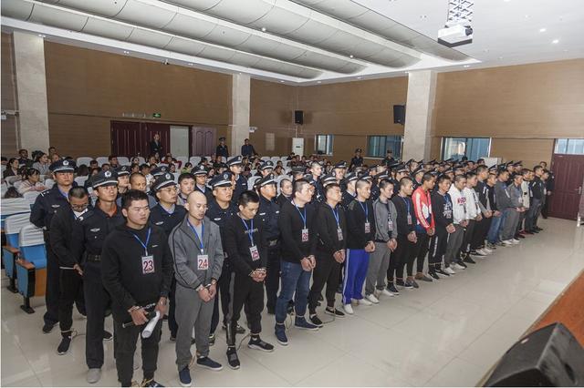 滁州42人公开受审!