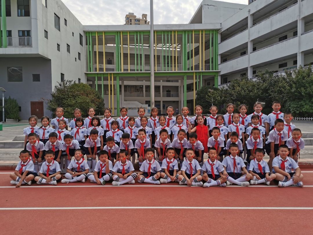 快看名泉小学10月雅行班级附靓照