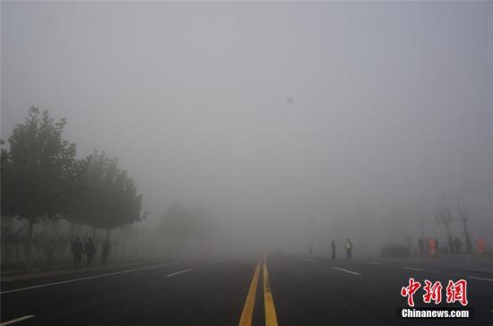 江南至华南北部四川盆地等地有大雾黑龙江有雨雪