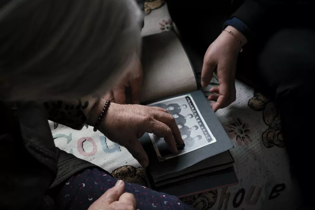 梦回彼岸，接住逝去亲人的失物——一场关于爱与记忆的深度对话