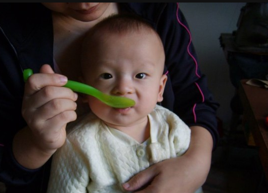 蓝象宝贝育儿：立冬前后，管住娃的嘴，别碰4种食物，不然孩子咳嗽、爱生病