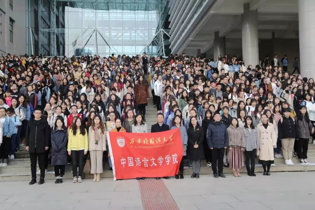 书记王娜老师,中文学院党委书记王毅老师,中国语言文学学院徐馥琼老师