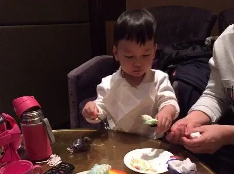 『每日说育儿知识』儿科医生点名：3种食物要少吃，孩子积食、不长个，别不当回事