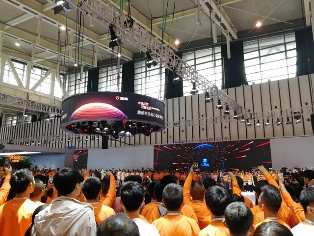 雅迪召开以"众志成城,冠誉全球"为主题的2020战略发布会,正式发布