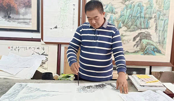 86年回乡后遍访名师努力钻研书法,曾拜在张大千弟子雷良玉门下.