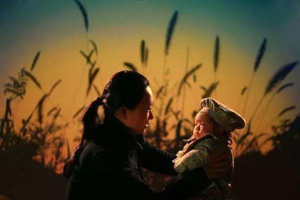 梦回往昔,与已故母亲共眠的温馨与启示 梦回往昔,与已故母亲共眠的温馨与启示