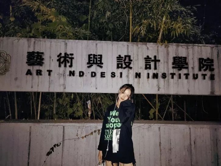 大家好 ，我是工艺美术191班的王小溪，我来自辽宁营口。爱好旅行、摄影，