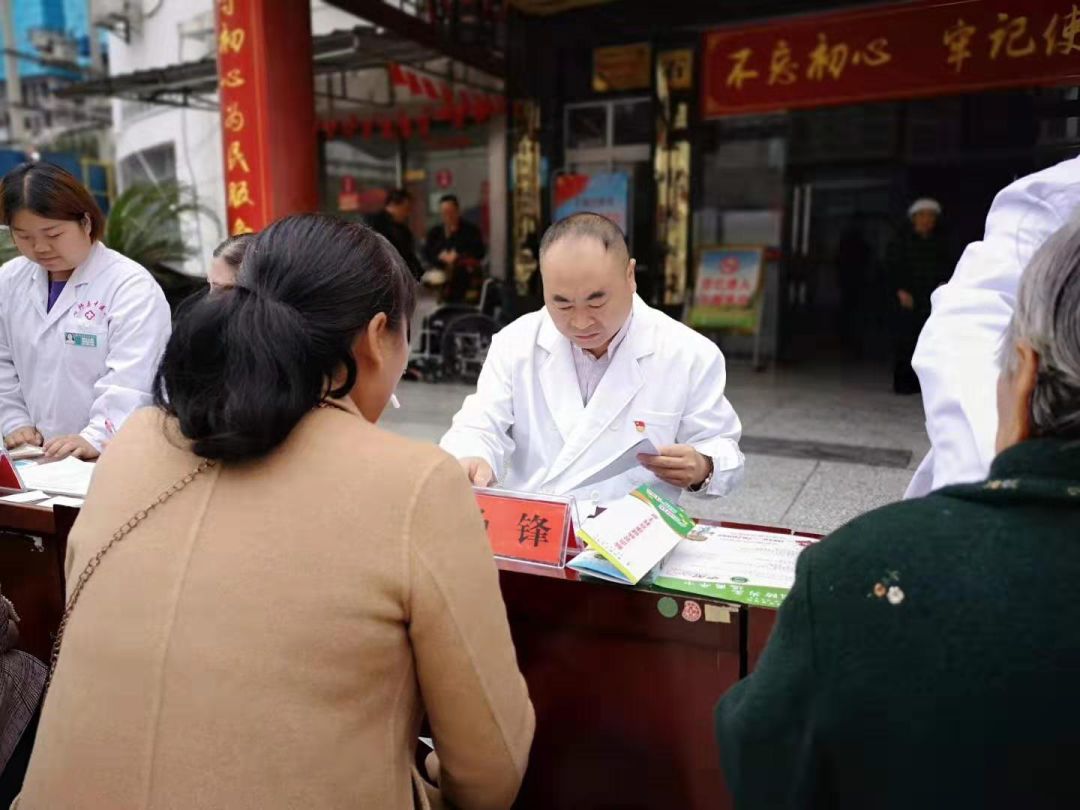 本次活动由党委委员,副院长杨锋带队,党委委员,内一科主任戴江华,苏州