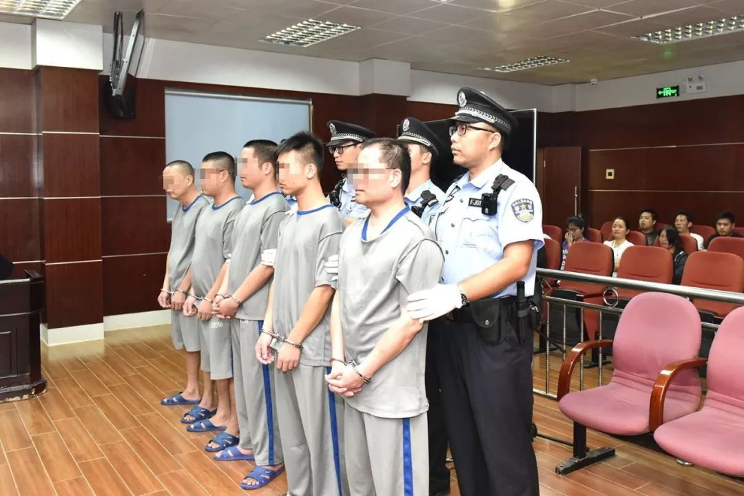 大快人心斗门又一个农村标霸犯罪集团成员领刑