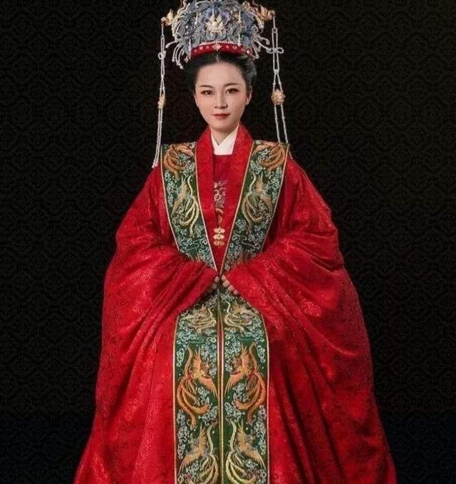 在古代成为诰命夫人需要达到什么条件有什么特殊的好处