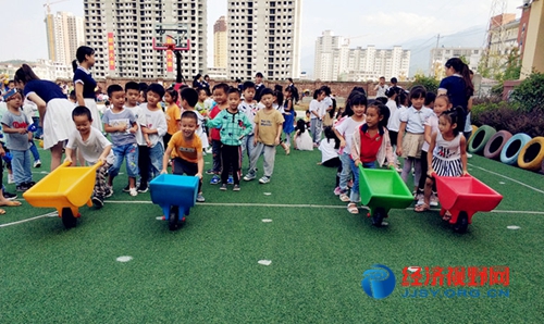 原创陕西汉阴县凤台幼儿园:体能大循环,孩子乐"翻"天