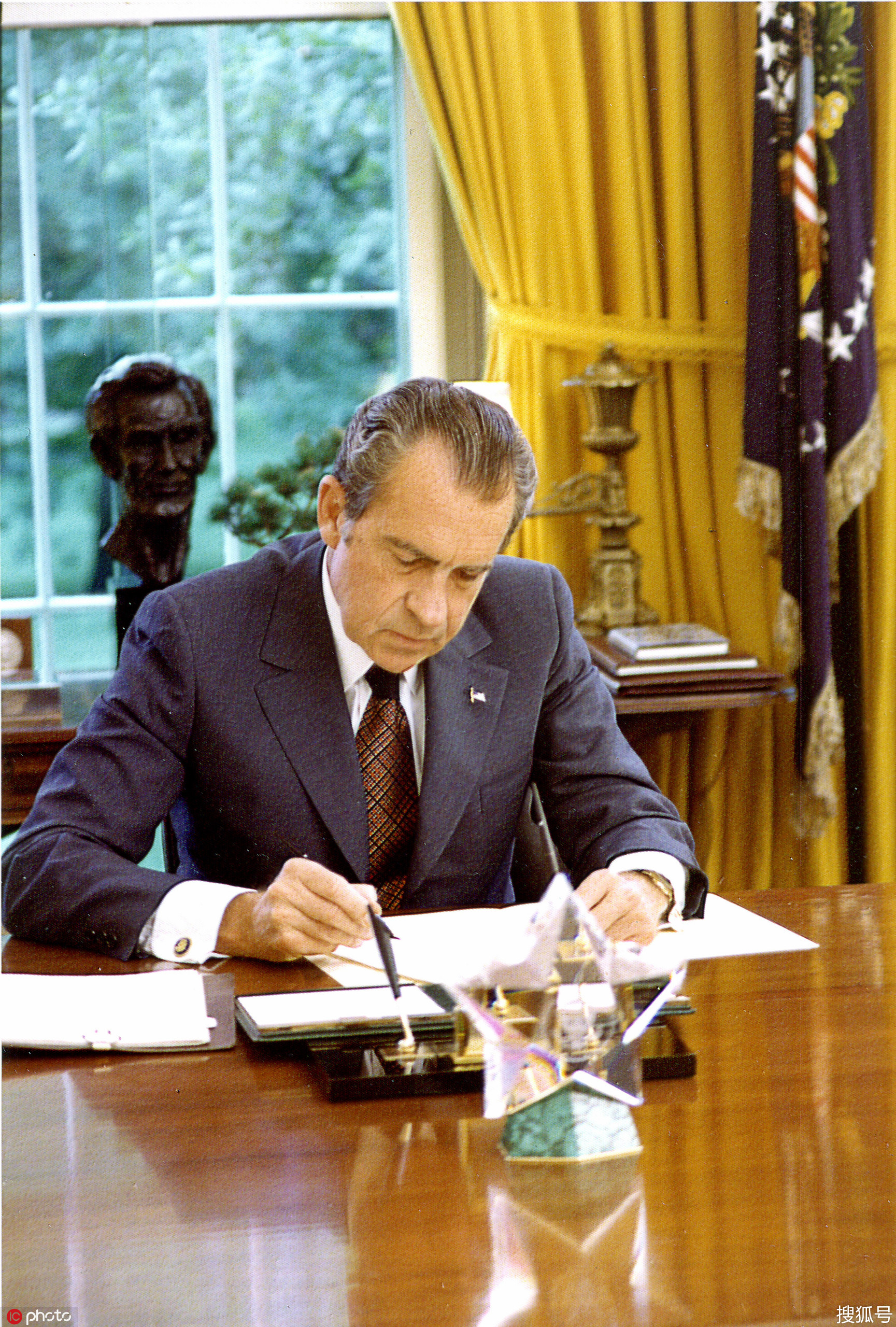 尼克松:首位在任期间访华的美国总统
