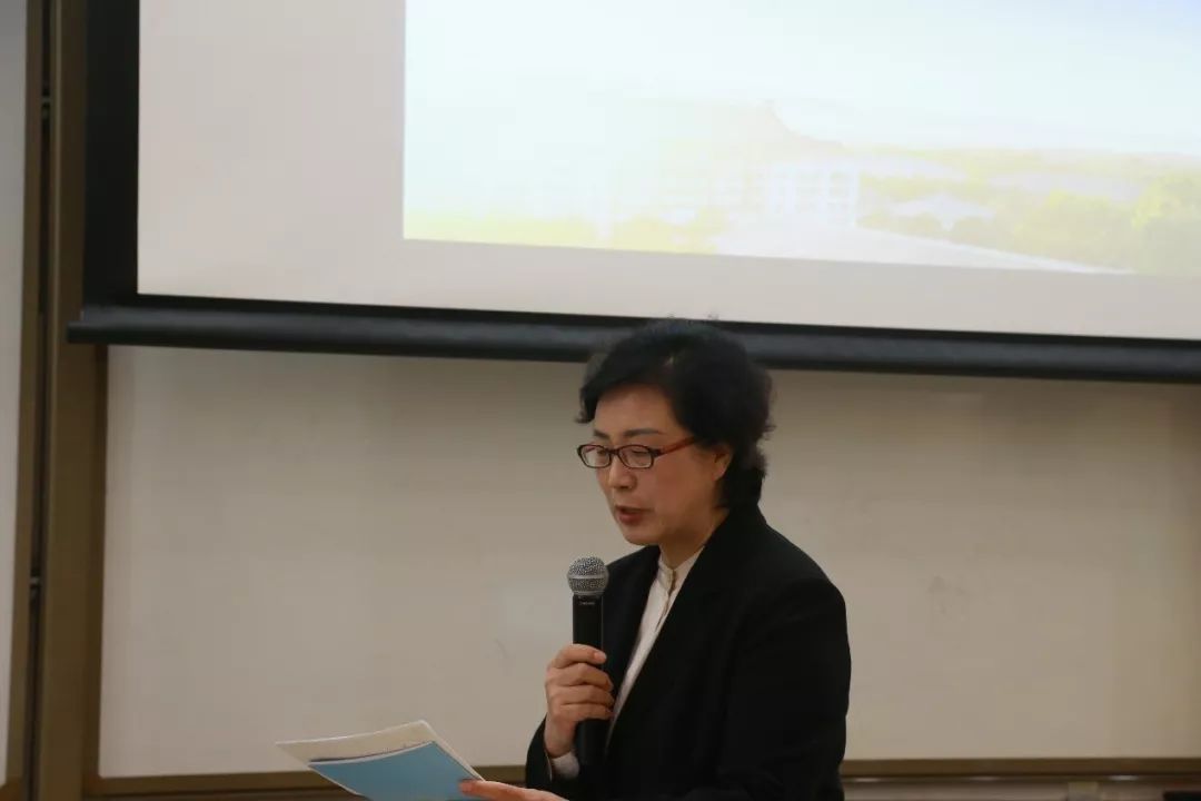 北京大学人口研究所教授裴丽君裴丽君教授在圆桌论坛的最后,为大家做