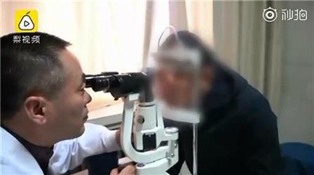 男子关灯玩手机导致左眼短暂失明,你还这样玩手机吗?