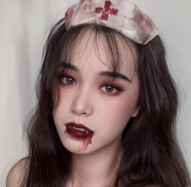 日常化妆品就可以满足快手版丧尸妆的需求.