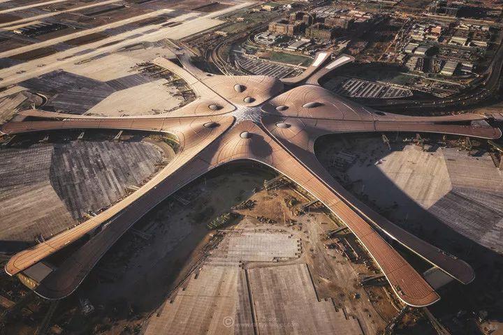 凤凰展翅被誉为新七大奇迹之首的北京大兴国际机场的设计智造