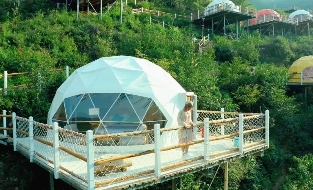 美哭了600米悬空网红泡泡屋藏在高山中的爆款民宿