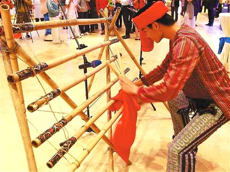 拯救上班焦虑症听说海南黎族传统乐器叮咚能治愈心灵