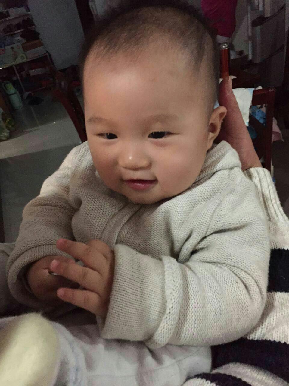 【90后俏妈育儿】孩子睡觉前，宁饿着也别吃这4种食物，不仅容易积食，还影响长个