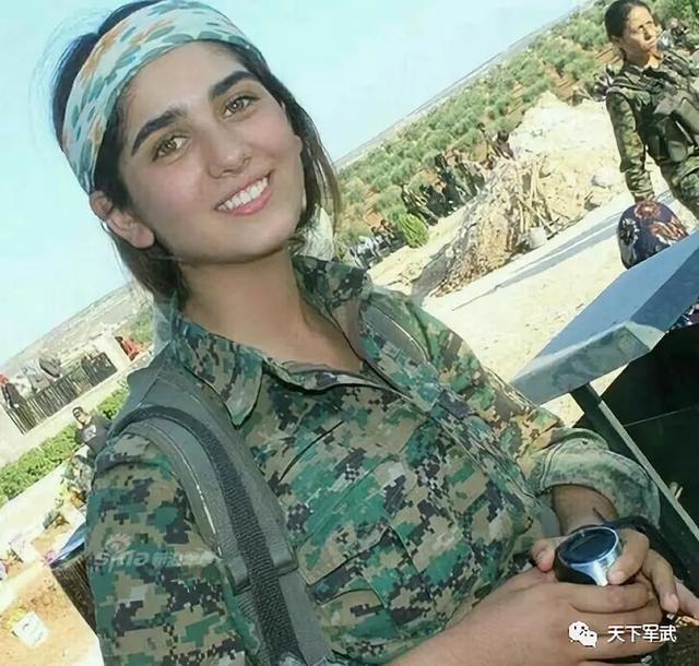 图集丨实拍叙利亚女兵不化妆不做作体力惊人